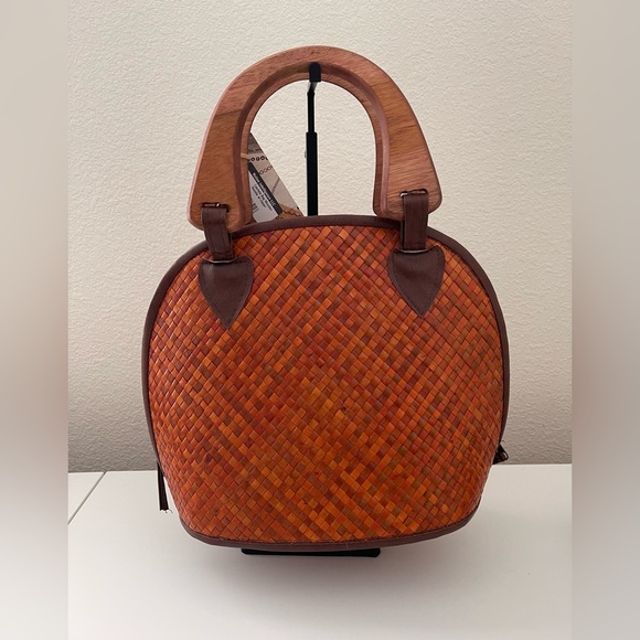 MAUI’S NATIVE INTELLIGENCE Lauhala Bag Wooden Handles with Double Zipper NWT - Picture 2 of 5